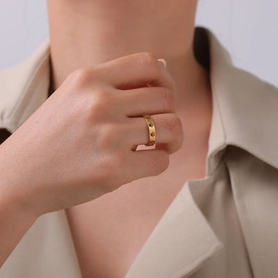 María Fernanda | Ring in shiny gold look made of high-quality stainless steel