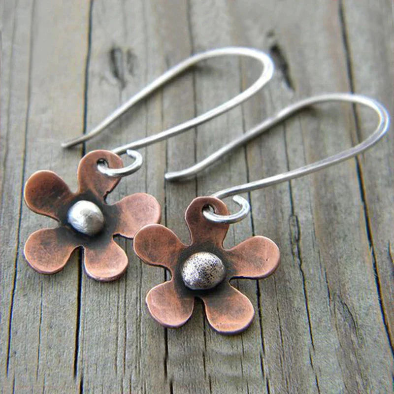 Oriana | Earrings with a charming brown flower made of high-quality sterling silver