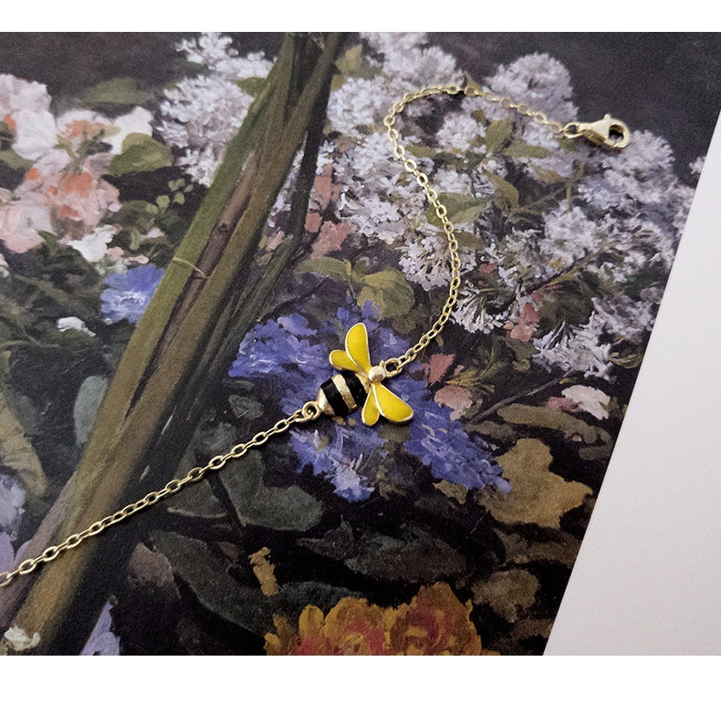 Ursula | BEEA – Elegant Queen Bee Bracelet
