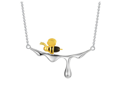 Luisa | MELINA – Elegant dripping honey & bee necklace for nature lovers
