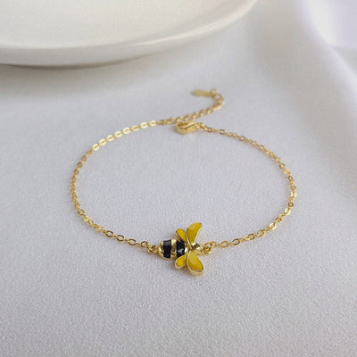 Úrsula | BEEA – Elegant Queen Bee Bracelet Accessory