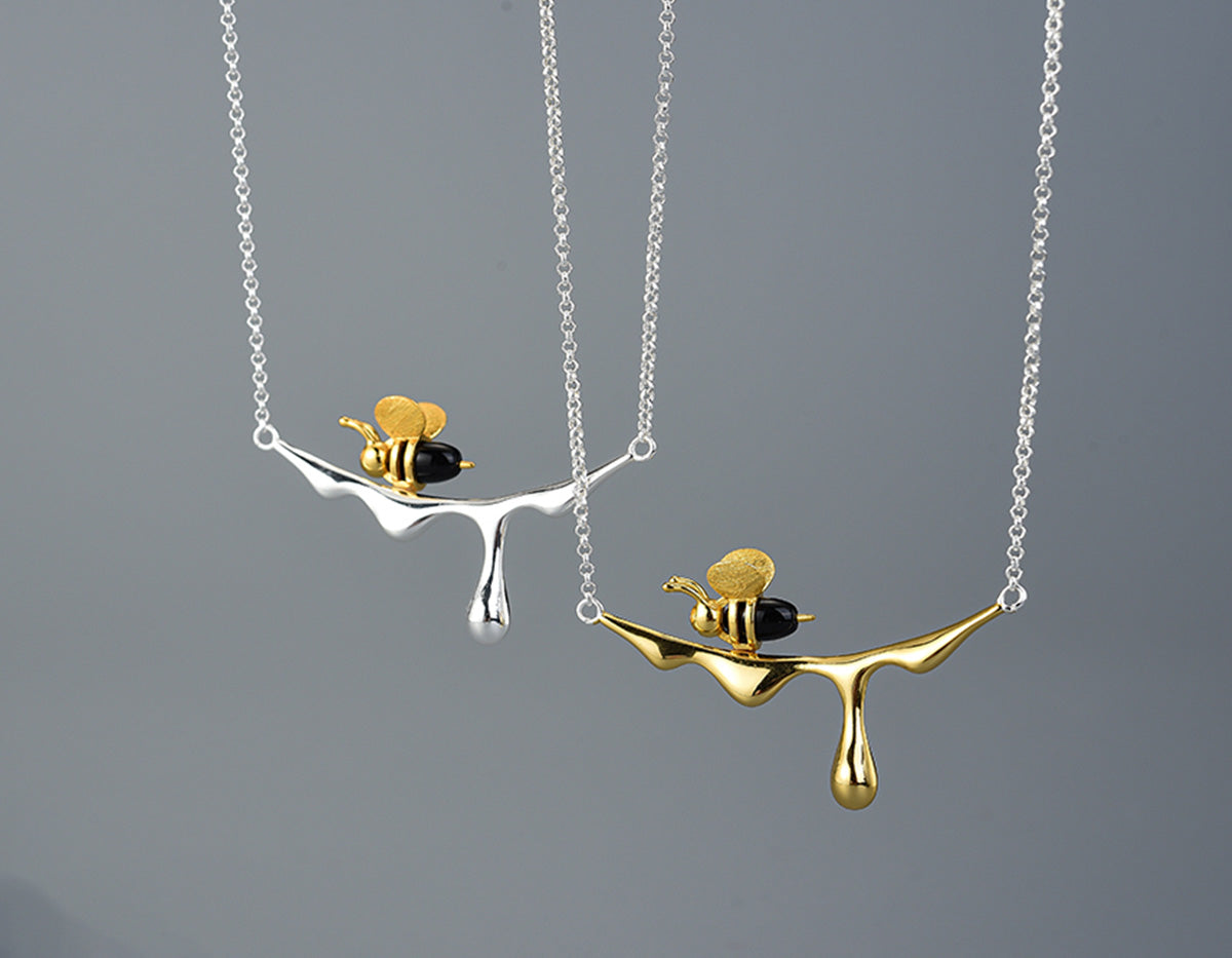 Luisa | MELINA – Elegant dripping honey & bee necklace for nature lovers