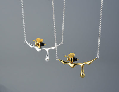 Luisa | MELINA – Elegant dripping honey & bee necklace for nature lovers
