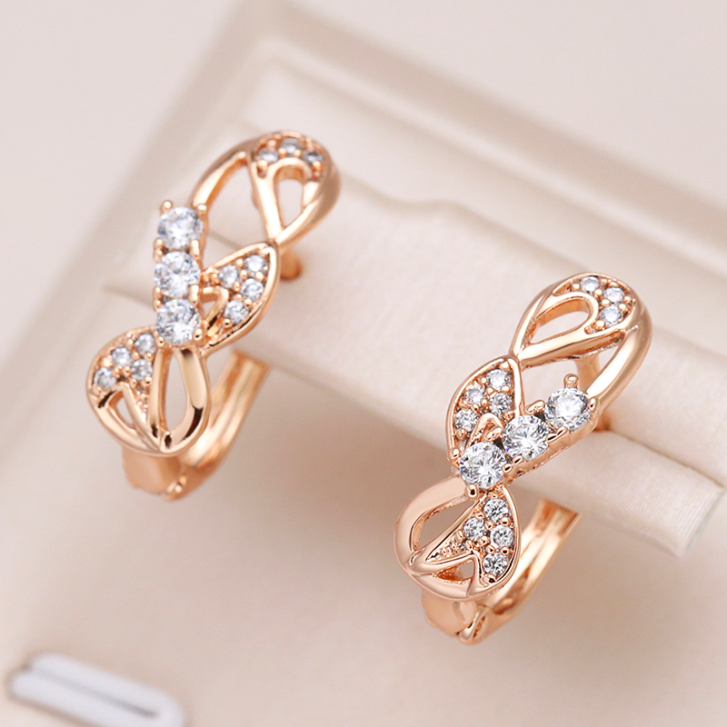 Dana | Earrings with an elegant gold bow