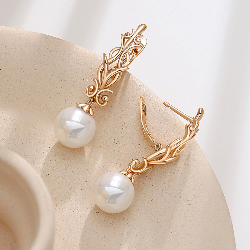 esenia | Glamorous enchanted forest-style golden pearl earrings