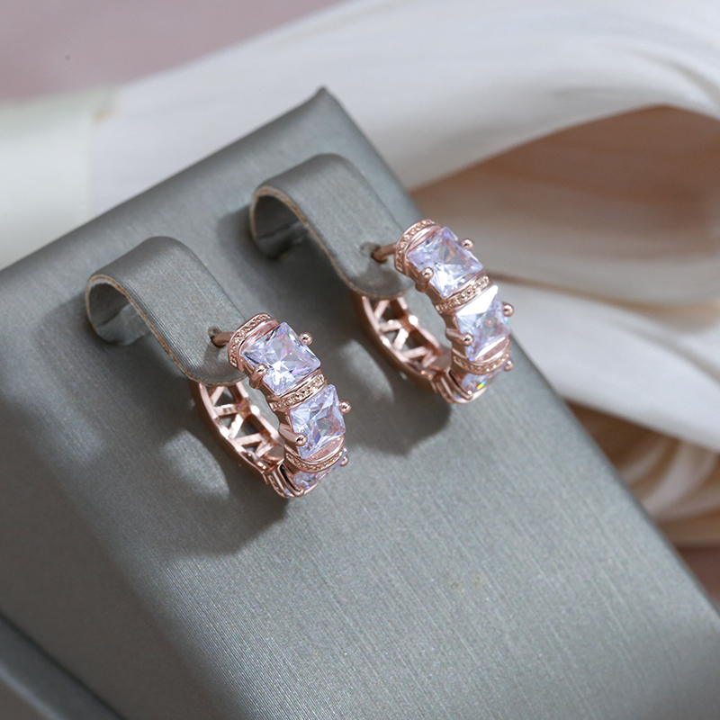 Zaida | Glamorous earrings with sparkling gold-colored crystals