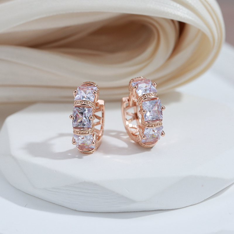 Zaida | Glamorous earrings with sparkling gold-colored crystals