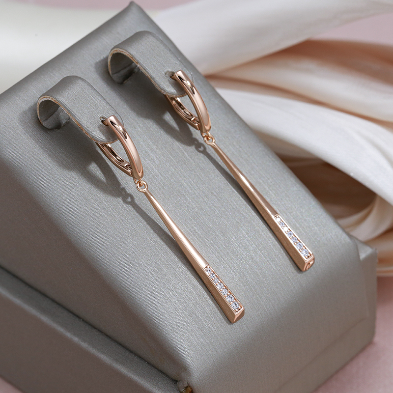 Sara | Stylish earrings made of fine light golden wood