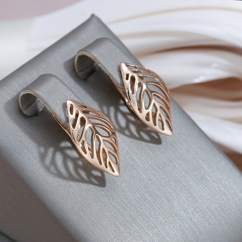 Sandra | Glamorous gold leaf earrings