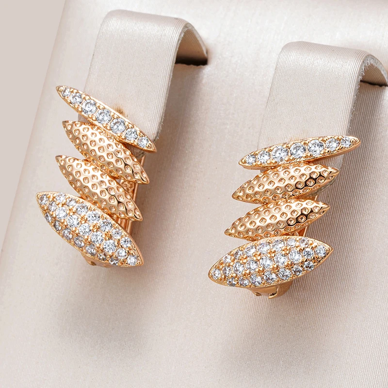 Magaly | Earrings with glittering chrysalis design