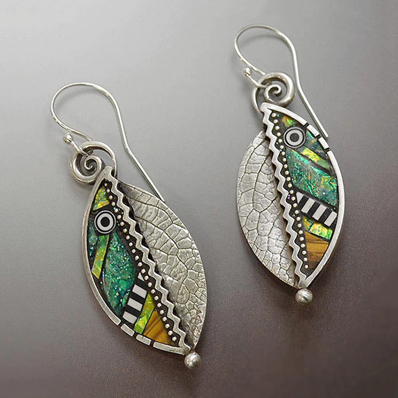Keira | Earrings with radiant green crystals in precious silver