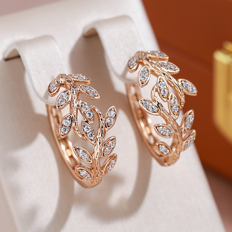 Isis | Design: Earrings for a touch of elegance