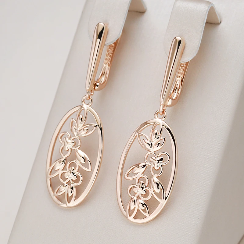 Sabrina | Chic golden oval earrings for a touch of elegance