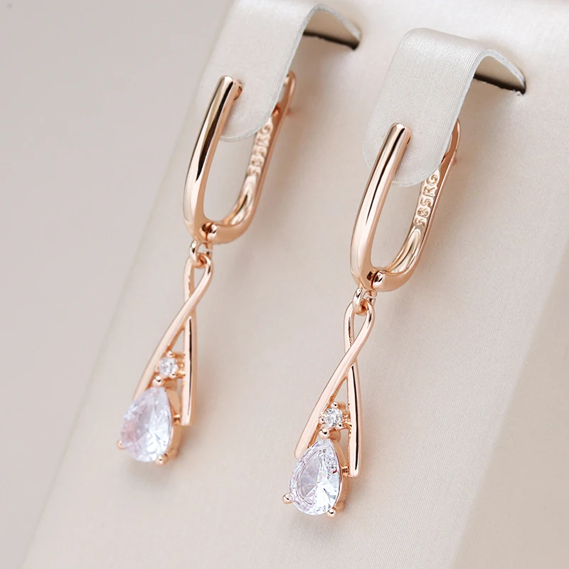 Melanie | Fascinating crystal earrings with an elegant pendulum design