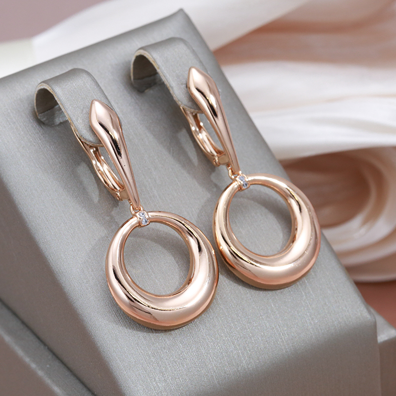 Yadira | Radiant, elegant gold earrings for a touch of glamour