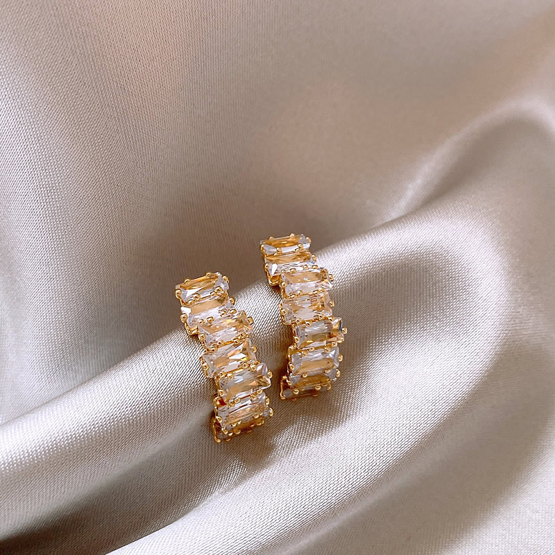 Viviana | Glamorous gold earrings decorated with sparkling zirconia