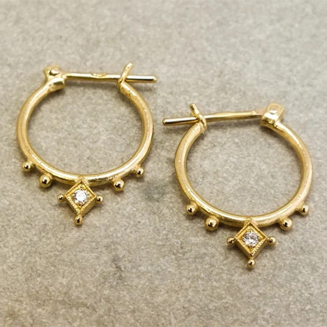 Laura | Fascinating vintage gold earrings with sparkling crystals