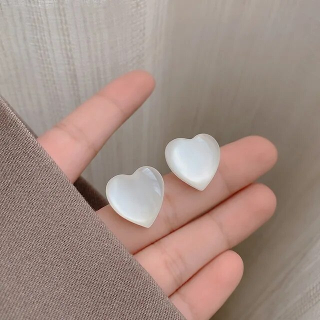 Sun | Chic earrings with elegant white heart pendants