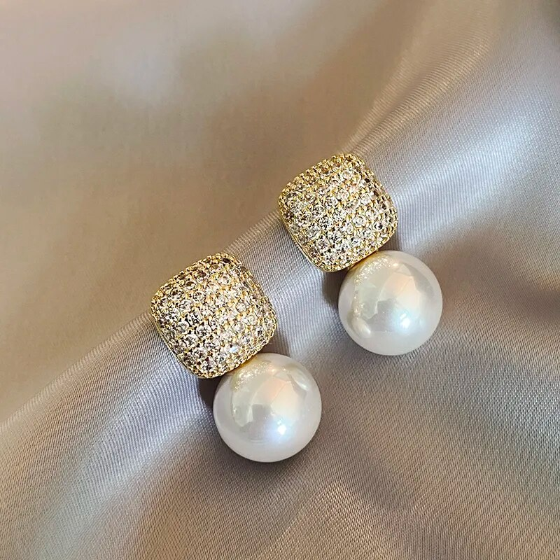 Nadia | Fascinating pearl earrings with an elegant shine
