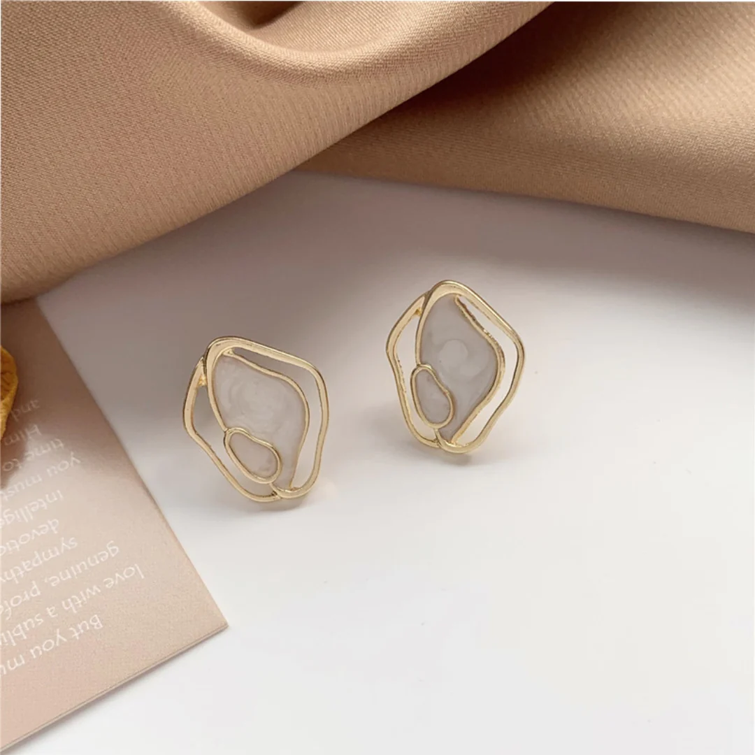 Ivanna | Stylish white earrings for a touch of elegance