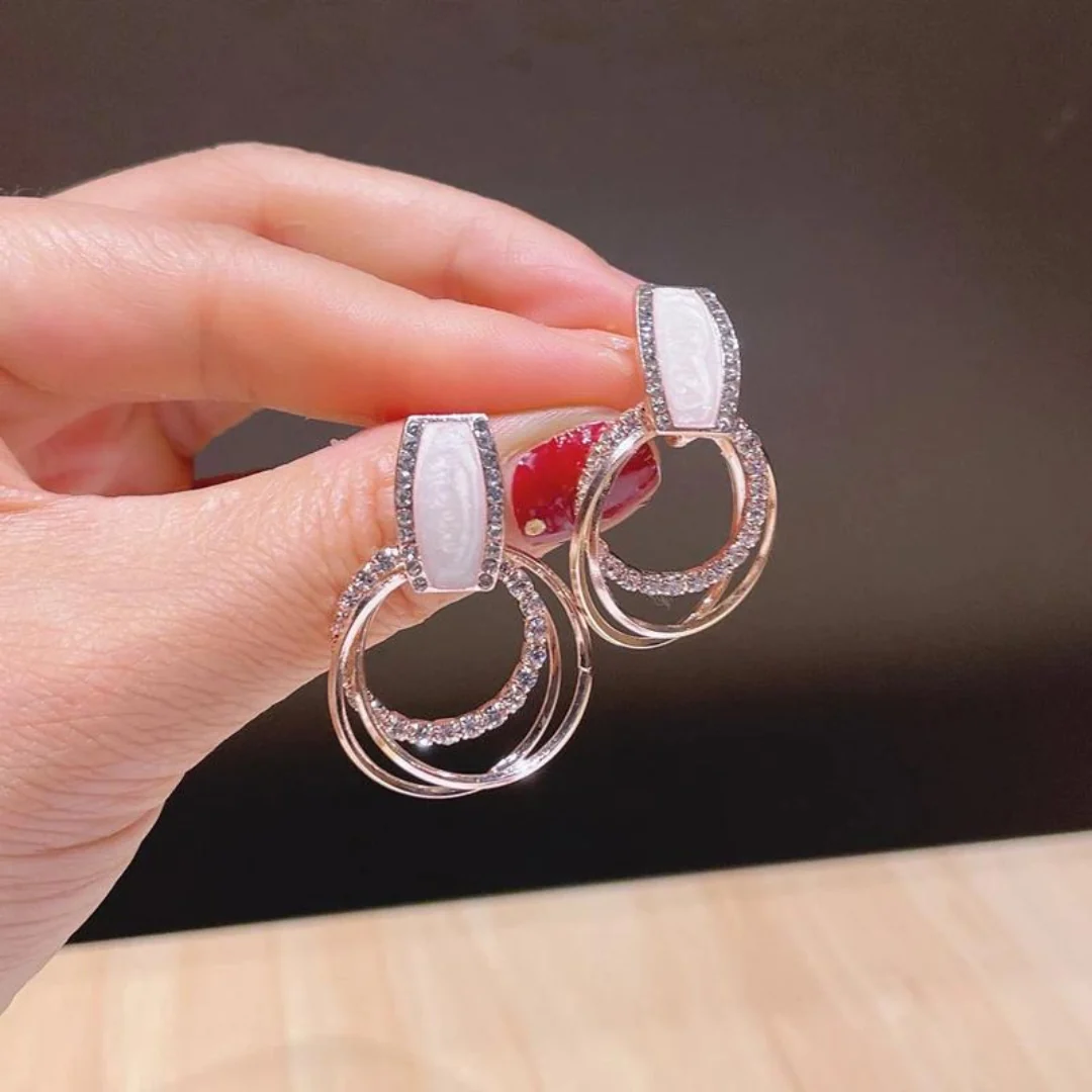 Carla | Radiant elegance: sparkling white earrings