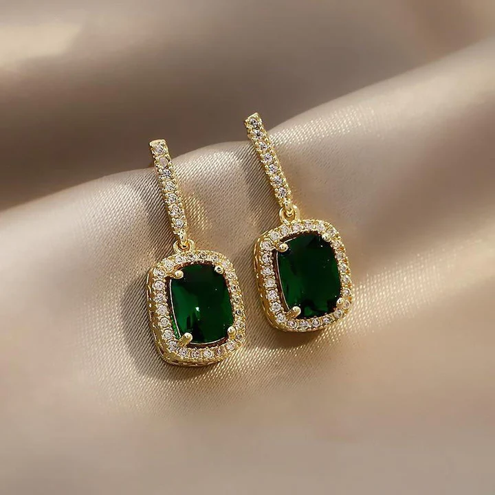 Miriam | Fascinating earrings with radiant green crystals