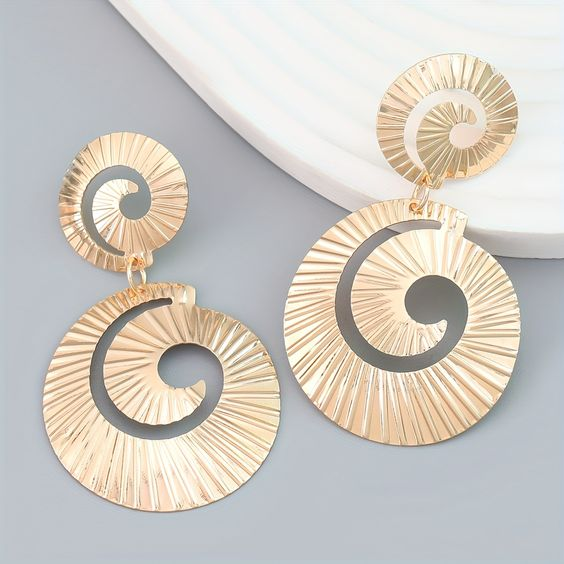 Xochitl | Precious gold earrings with a spiral design