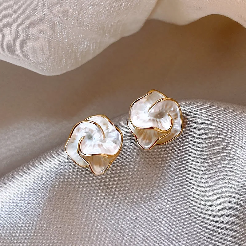 Ludmila | Fascination in white: elegant earrings with precious enamel