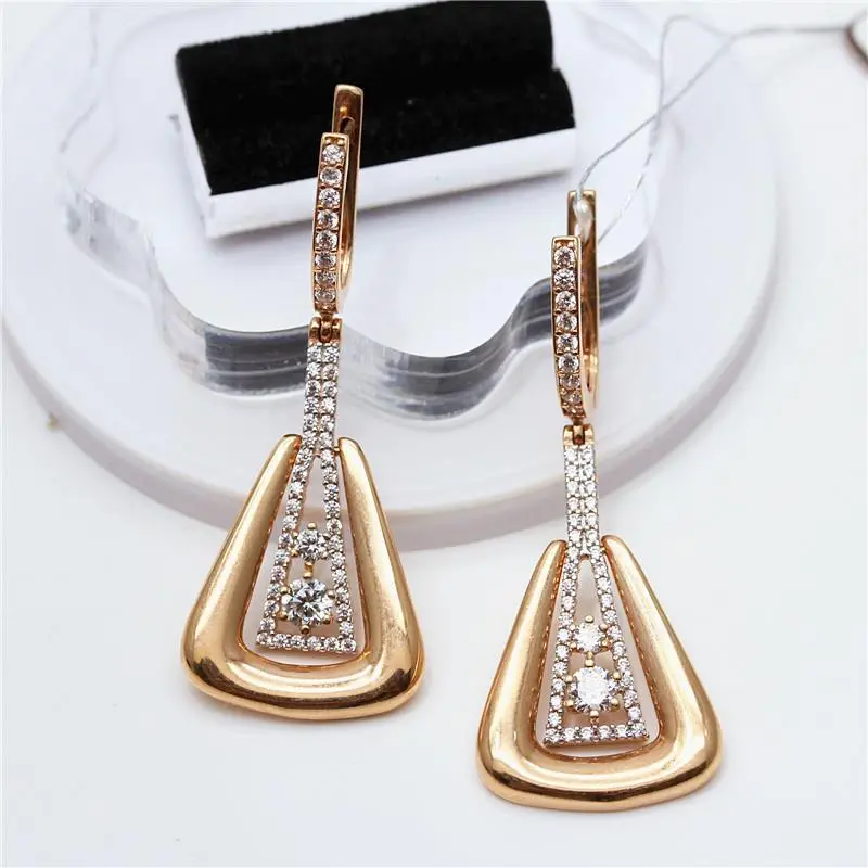 Norma | Stylish, shiny, gold-plated earrings with elegant pendants
