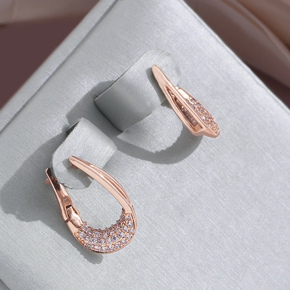 Hilda | Earrings in radiant light gold