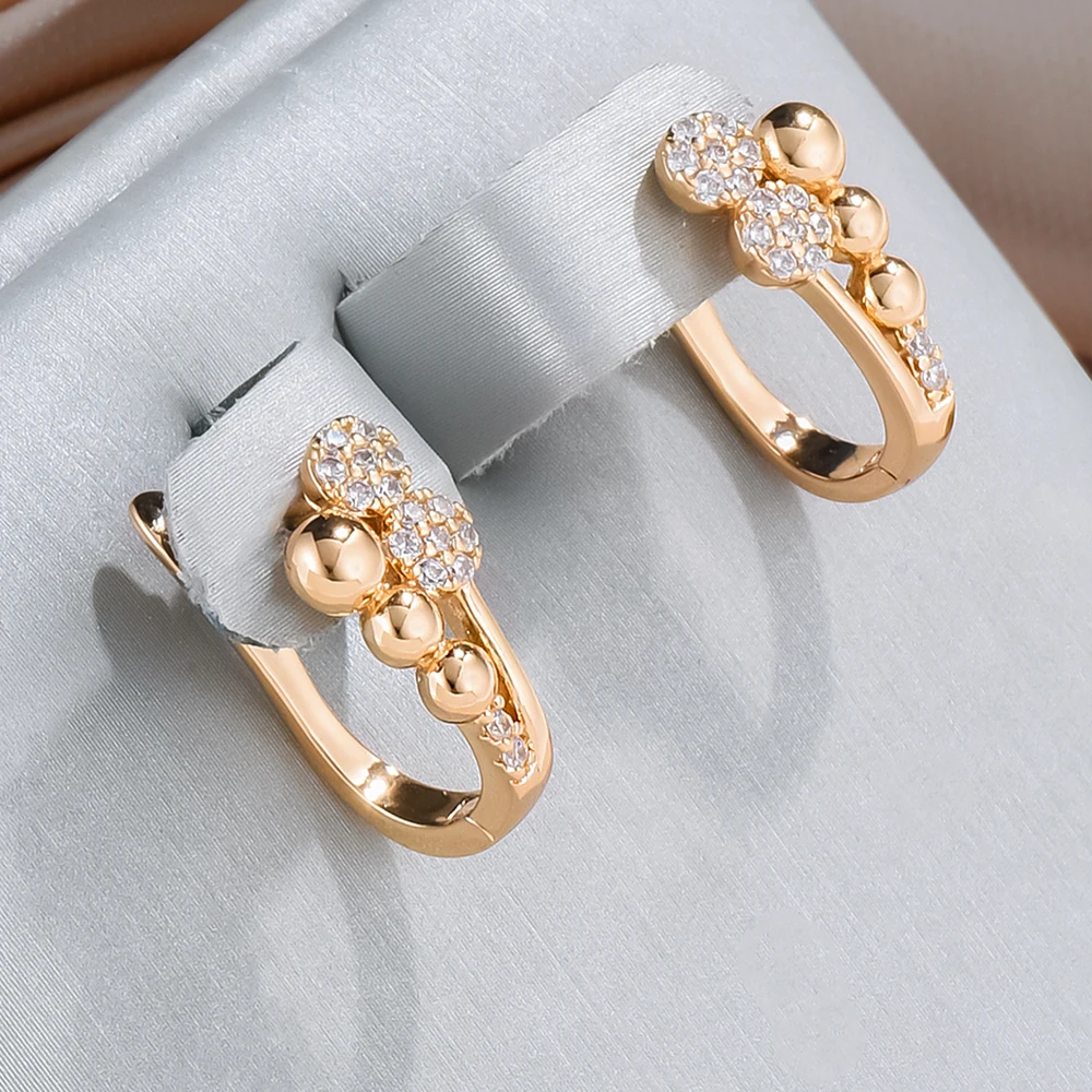 Hana | Radiant gold earrings with sparkling details