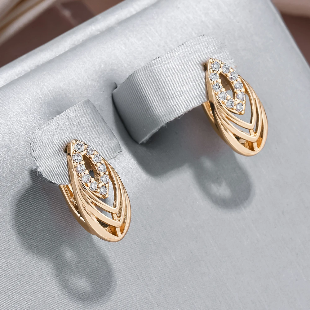 Marta | Fascinating hollow-crafted earrings with sparkling crystals