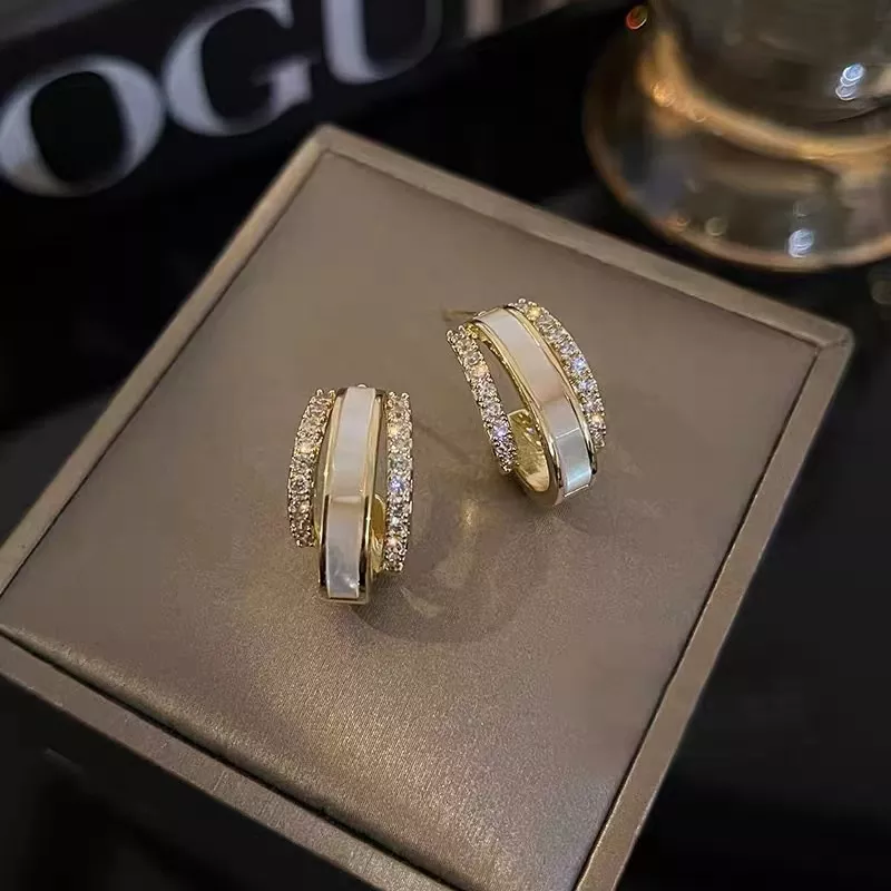 Jenni | Elegant white earrings