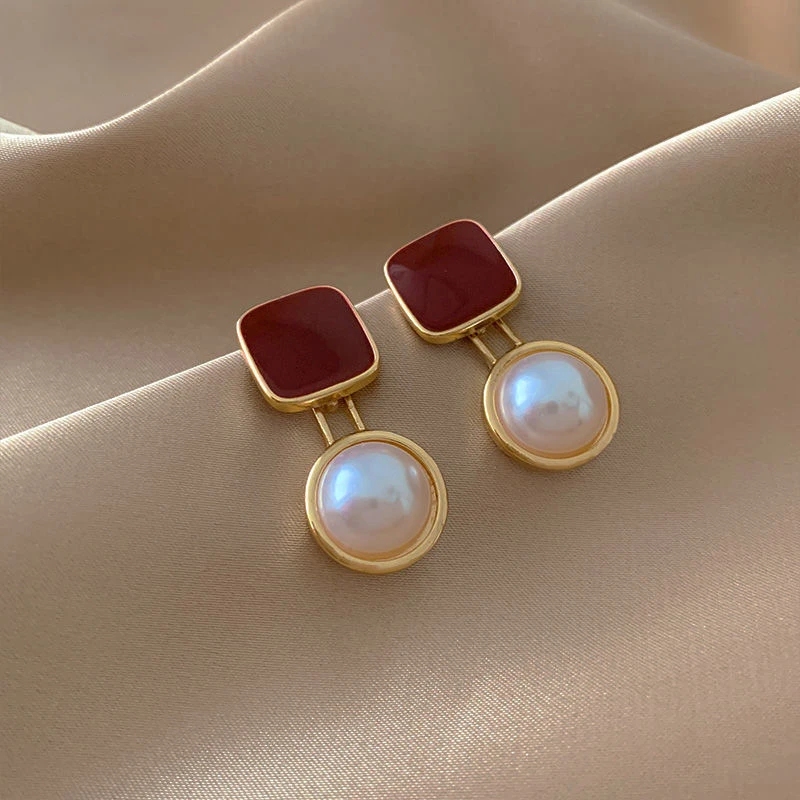 Natividad | Fascinating red earrings with precious pearls