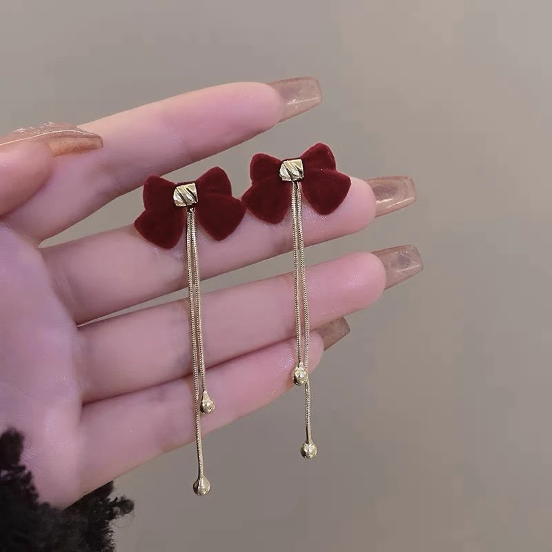 Brenda | Elegant red earrings with elegant hanging bows
