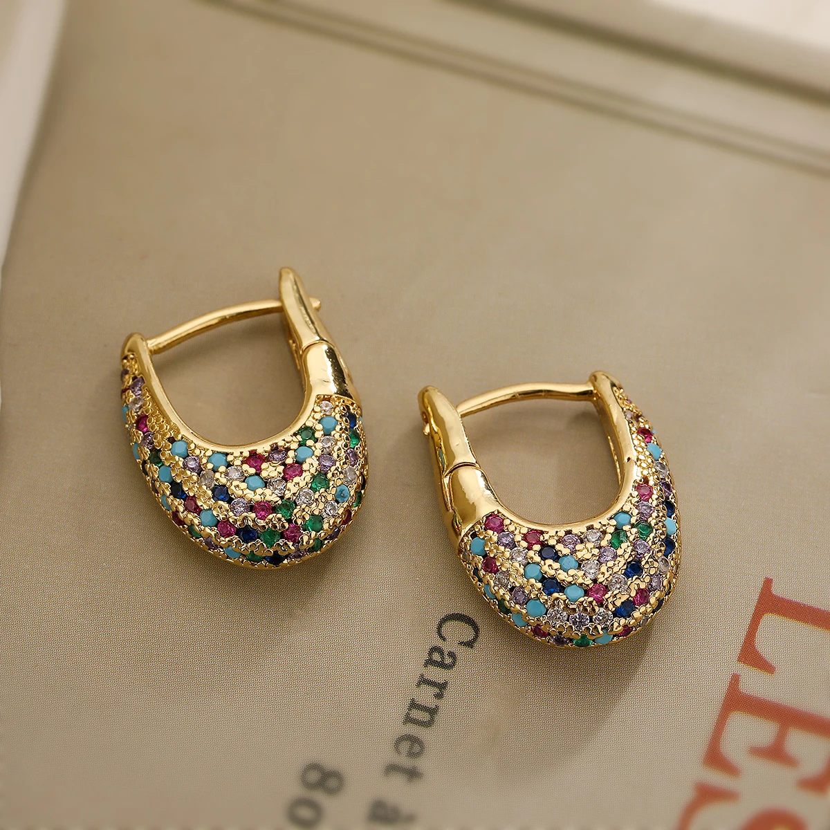 Nora | Fascinating colorful earrings inlaid with sparkling crystals