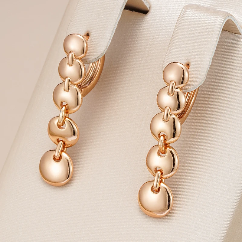 Hilda | Exquisite gold-plated hanging earrings for a stylish look