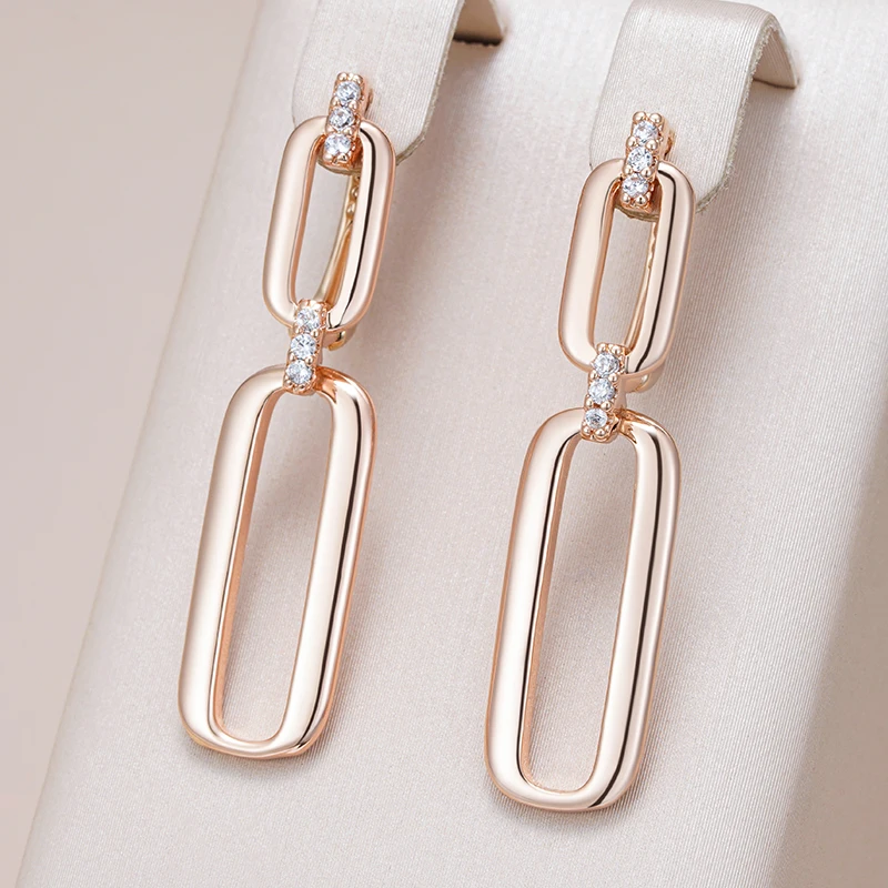 Eugenia | Elegant gold dangling earrings for a touch of glamour