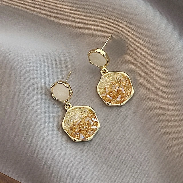 Eva | Elegant round crystal earrings for a sparkling look.