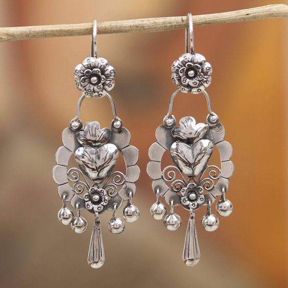 Eulalia | Silver earrings with swinging heart and flower motifs Alenyai