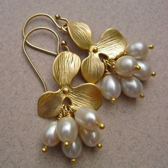 Carina | Flower earrings with golden pearls